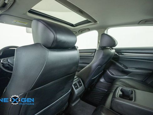 Used 2018 Honda Accord Touring image 26