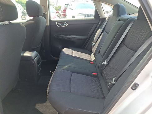 Used 2019 Nissan Sentra SV w/ Special Edition Package FWD image 10