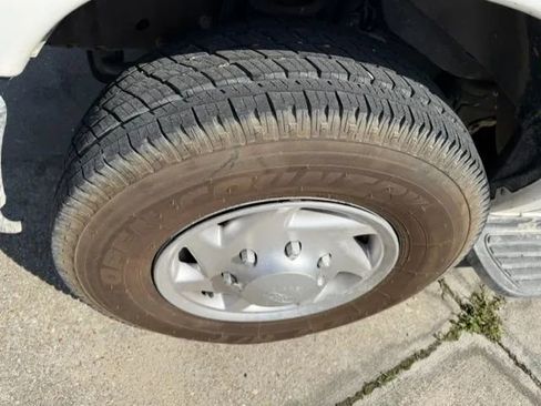 Used 2011 Ford E-350 and Econoline 350 XLT RWD image 3