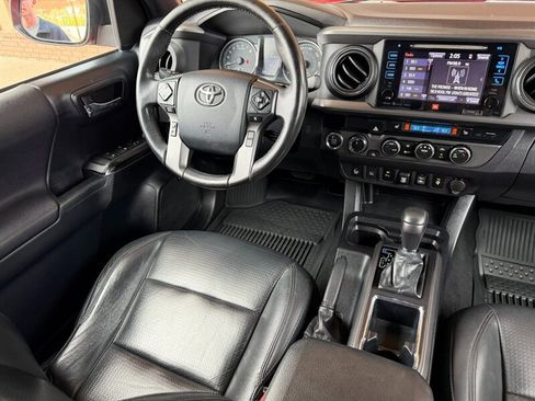 Used 2019 Toyota Tacoma TRD Off-Road image 17