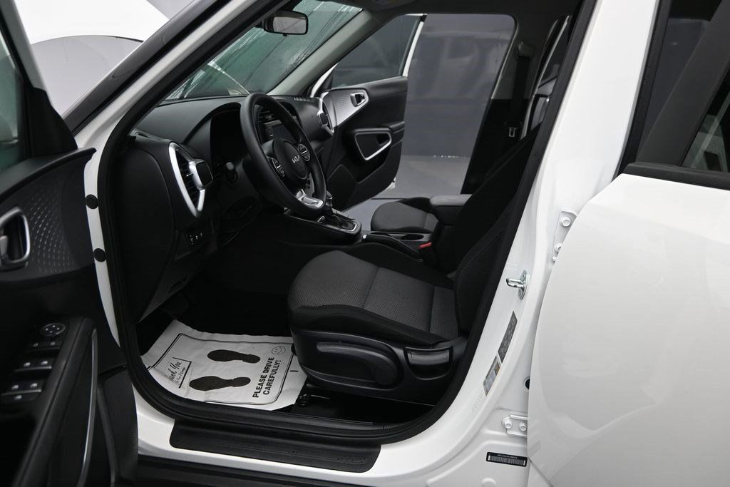Used 2023 Kia Soul LX w/ Option Group 015 FWD image 11