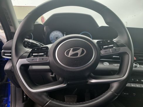 Used 2025 Hyundai Elantra SEL FWD image 21