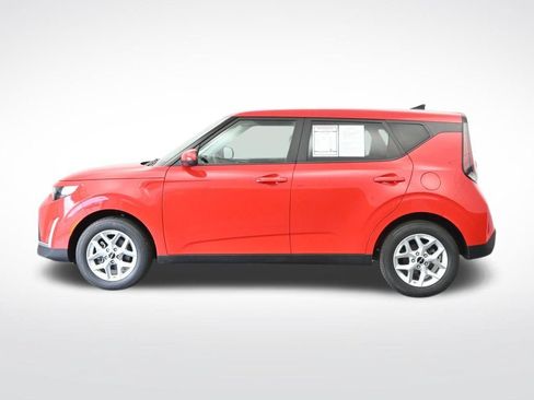 Used 2025 Kia Soul LX w/ LX Technology Package FWD image 9