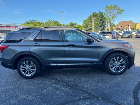 Used 2023 Ford Explorer XLT w/ Equipment Group 202A AWD/4WD image 14
