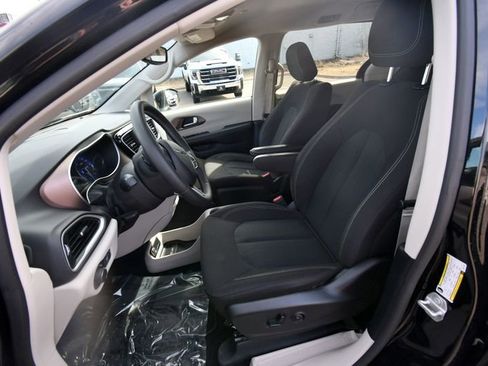 Used 2024 Chrysler Voyager LX FWD image 14