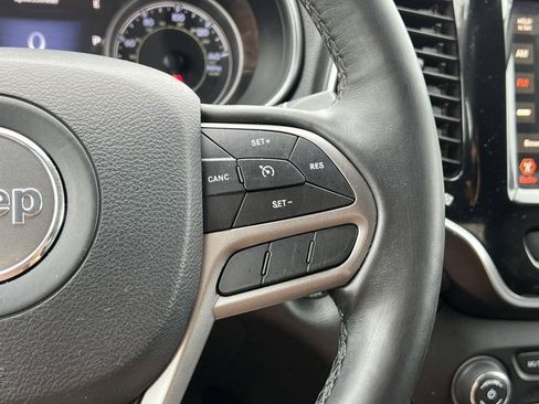 Used 2019 Jeep Cherokee Limited AWD/4WD image 24