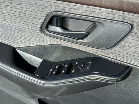 Used 2021 Nissan Rogue S image 22