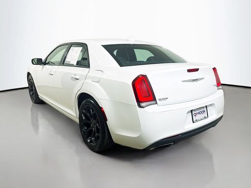 Used 2019 Chrysler 300 S RWD image 5