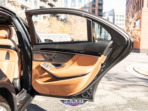 Used 2019 Mercedes-Benz S 560 4MATIC Sedan w/ Premium Package image 48