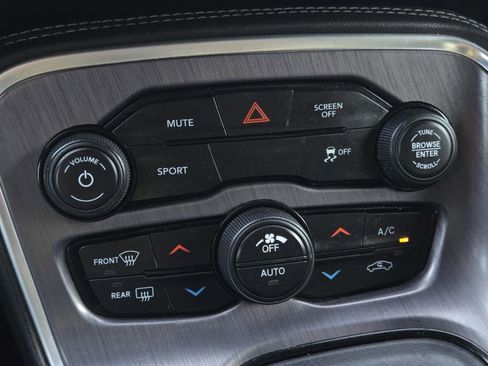 Used 2018 Dodge Challenger R/T image 20