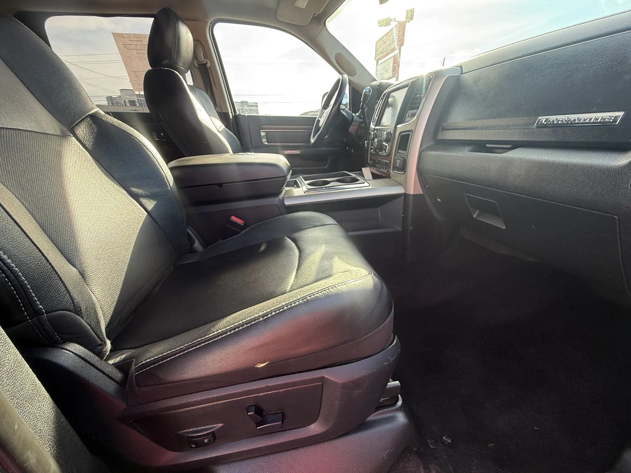 Used 2014 RAM 3500 Laramie AWD/4WD image 18