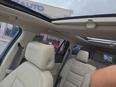 Used 2017 GMC Acadia Denali AWD/4WD image 4