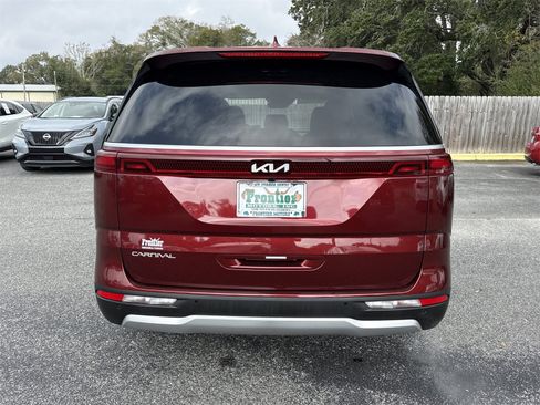 Used 2024 Kia Carnival LX image 4