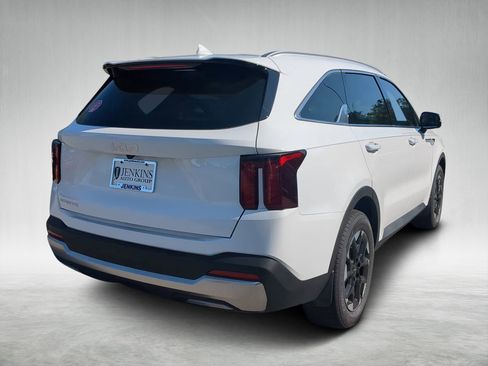 New 2026 Kia Sorento S image 3