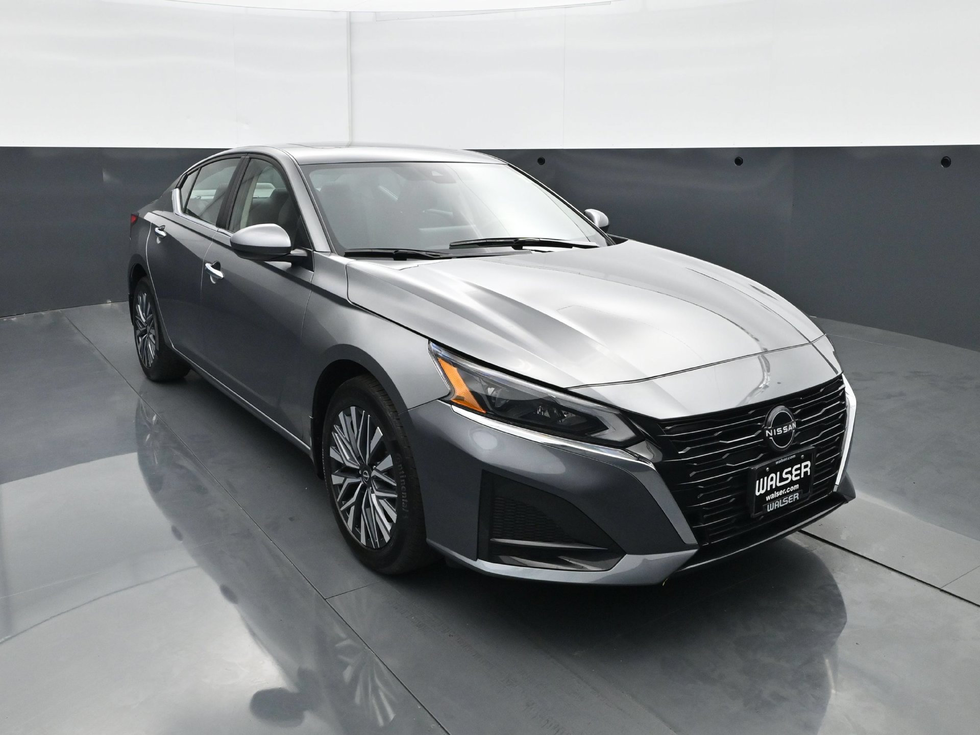 Used 2024 Nissan Altima 2.5 SV w/ SV Premium Package AWD/4WD image 11