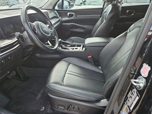Used 2024 Kia Sorento S image 11