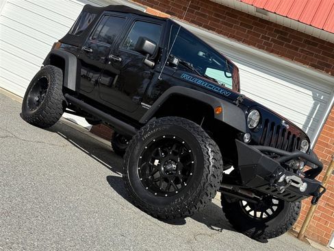 Used 2015 Jeep Wrangler Unlimited Rubicon w/ Dual Top Group AWD/4WD image 30