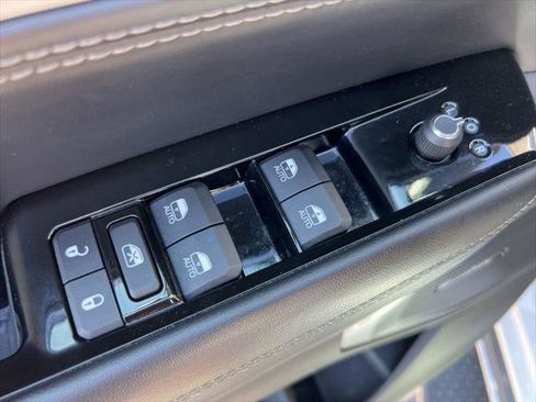 Certified 2022 Jeep Wagoneer Series II AWD/4WD image 10