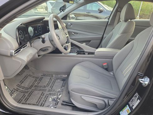 Used 2025 Hyundai Elantra SEL image 20