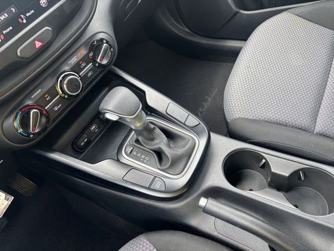 Used 2025 Kia Soul LX w/ LX Technology Package FWD image 39