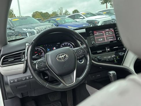 Used 2022 Toyota Camry SE image 13