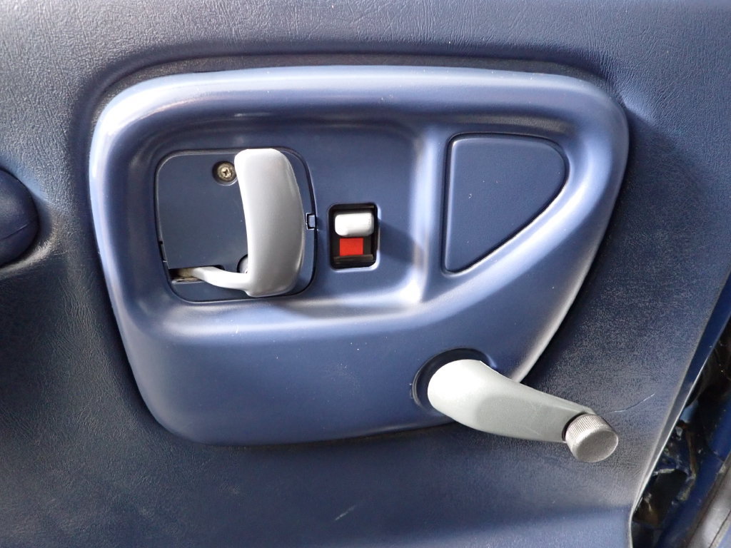 Used 1999 Chevrolet Express 3500 RWD image 25