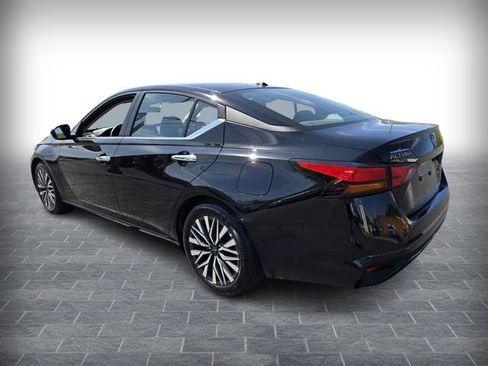 Used 2025 Nissan Altima 2.5 SV FWD image 6