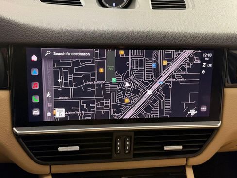 Used 2023 Porsche Cayenne Platinum Edition image 28