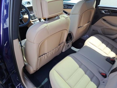 Certified 2025 Porsche Macan AWD/4WD image 20