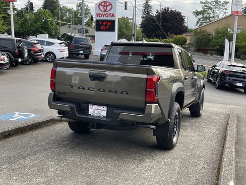 Certified 2025 Toyota Tacoma TRD Off-Road AWD/4WD image 6