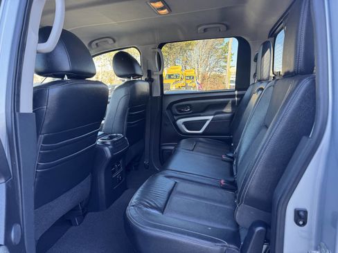 Used 2017 Nissan Titan SL image 29