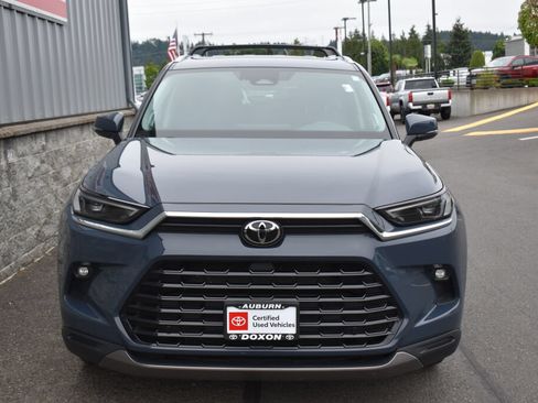 Used 2024 Toyota Grand Highlander AWD image 6