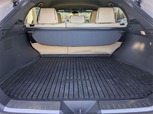 Used 2024 Toyota Venza XLE image 4