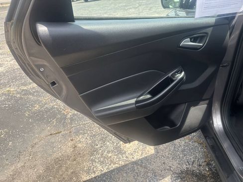 Used 2012 Ford Focus SE FWD image 24