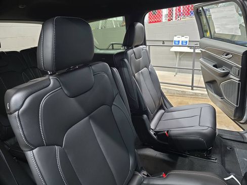 New 2026 Jeep Grand Cherokee L Limited AWD/4WD image 11