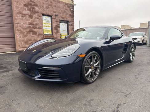 Used 2018 Porsche 718 Cayman image 3