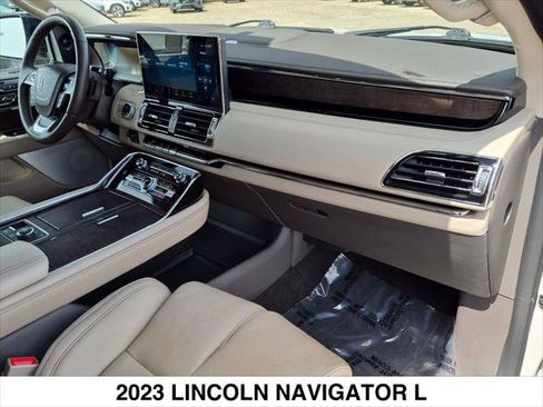 Used 2023 Lincoln Navigator L Reserve AWD/4WD image 27