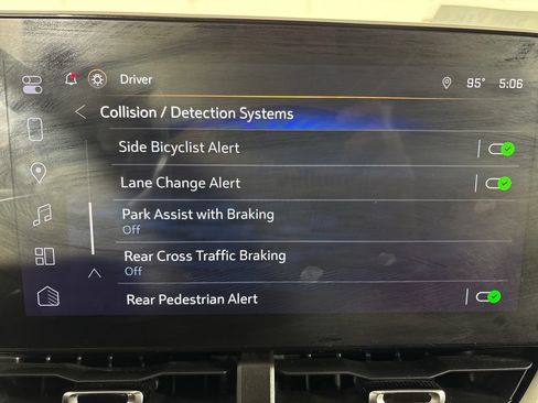 Used 2025 Chevrolet Equinox LT w/ Safety and Technology Package FWD image 34