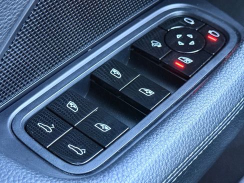 Used 2018 Porsche Panamera 4S image 31