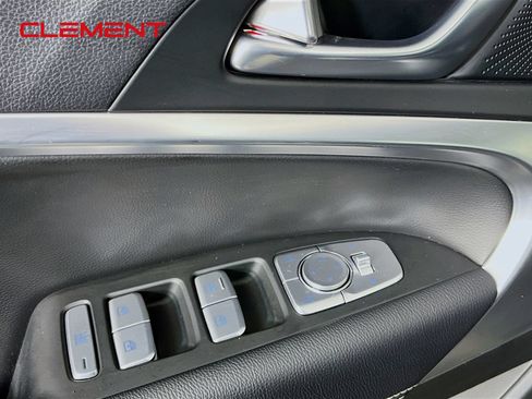 Used 2025 Genesis G70 2.5T RWD image 25