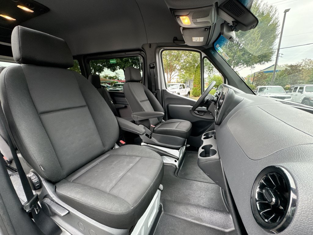 Used 2024 Mercedes-Benz Sprinter 2500 image 27