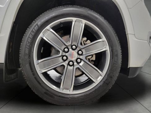 Used 2019 GMC Acadia Denali image 3