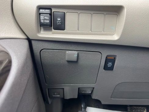 Used 2019 Toyota Sienna XLE image 30