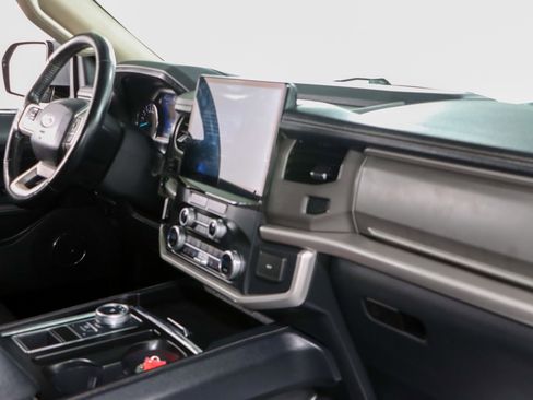 Used 2022 Ford Expedition XLT image 27