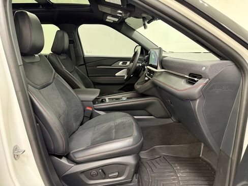 Used 2025 Ford Explorer ST w/ Sun And Sound Package AWD/4WD image 33