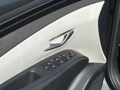 Certified 2024 Hyundai Tucson SEL w/ Convenience Package FWD image 18