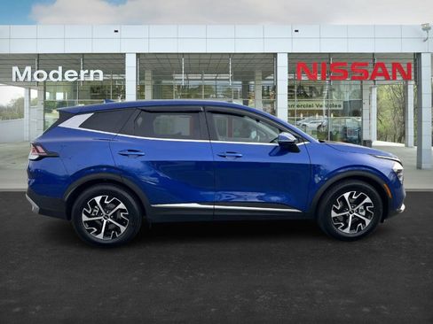 Used 2024 Kia Sportage EX image 6