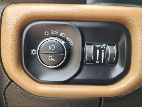 Used 2019 RAM 1500 Big Horn AWD/4WD image 23