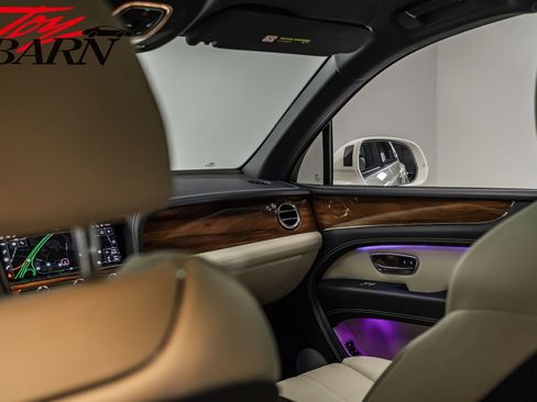 Used 2021 Bentley Bentayga image 51