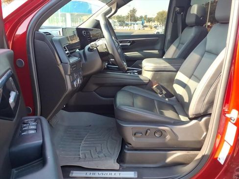 Used 2025 Chevrolet Suburban LT w/ Comfort Package RWD image 21
